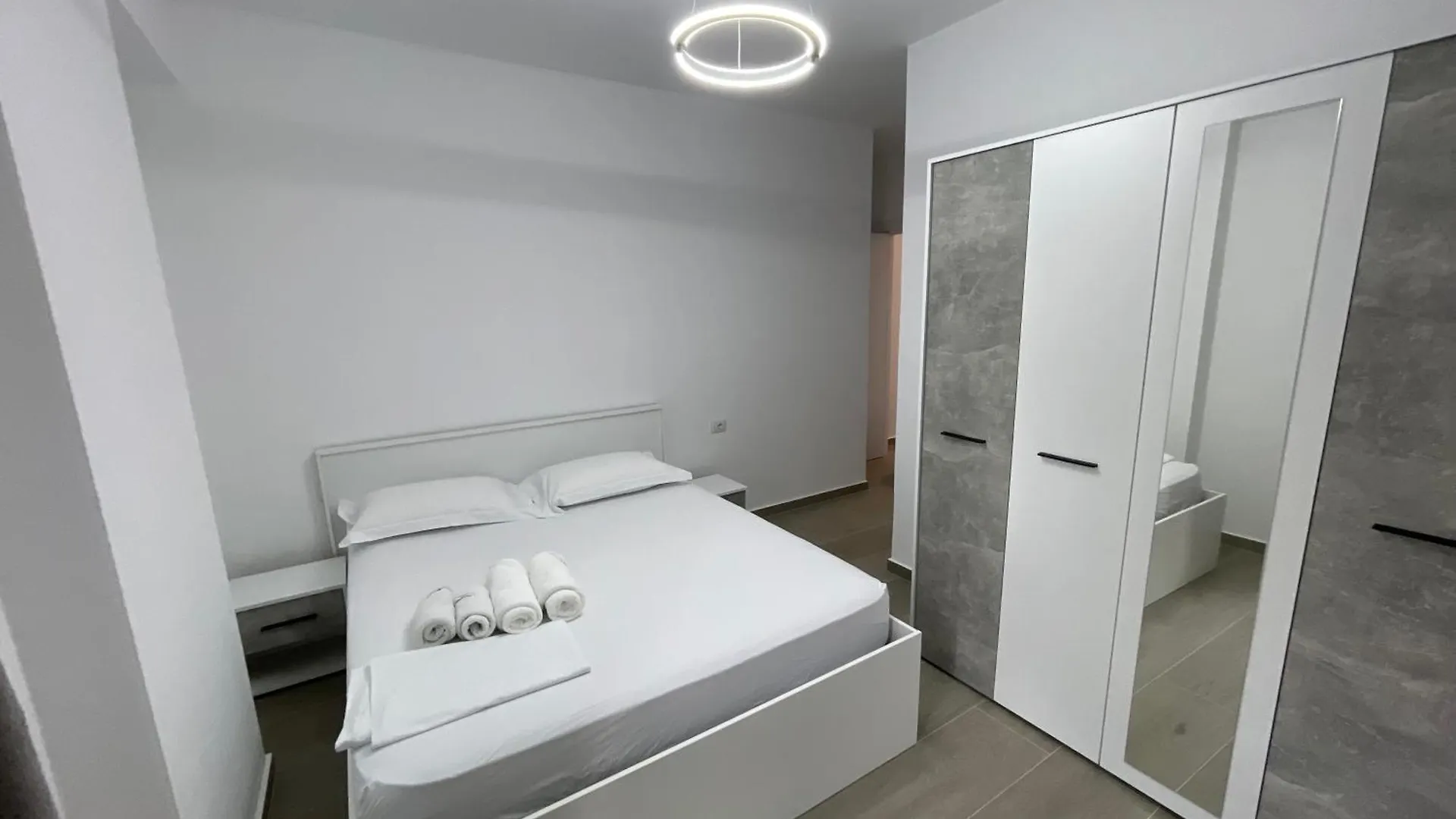 Modern Apartment In Central Vlorë 알바니아